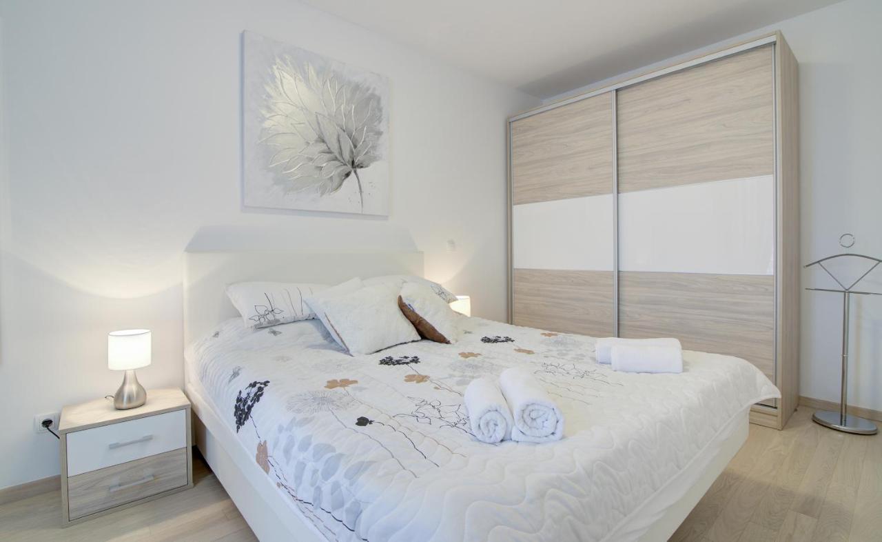 Apartments Luka - Villa Sunce Сень Екстер'єр фото